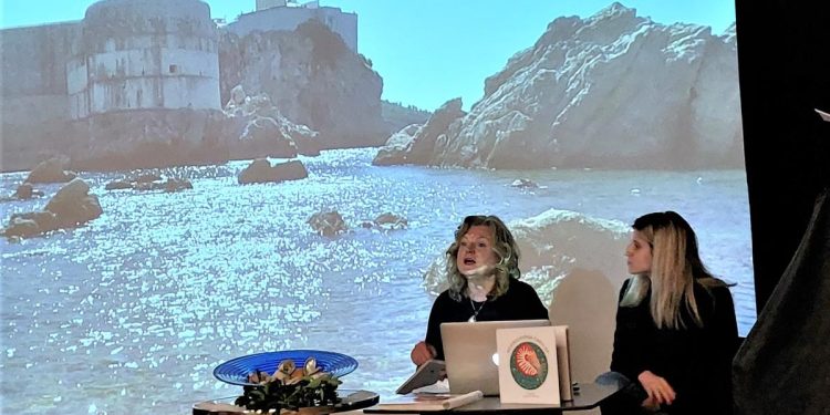 Dubrovčanka Irja Jerković oduševila Bečane morskim čarolijama i slikovnicom za slijepe i slabovidne