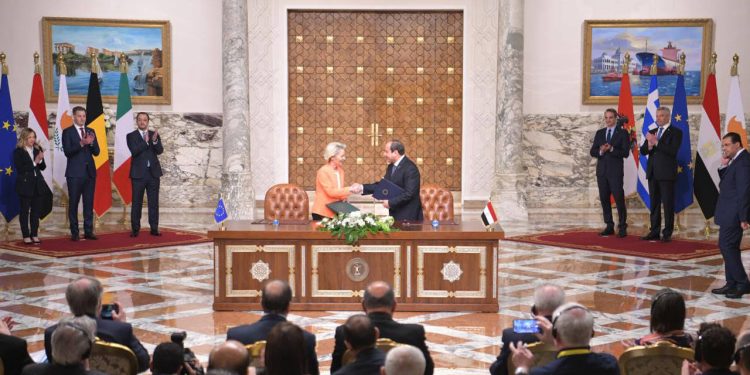 EU potpisala s Egiptom sporazum od milijardu eura za kontrolu migracija