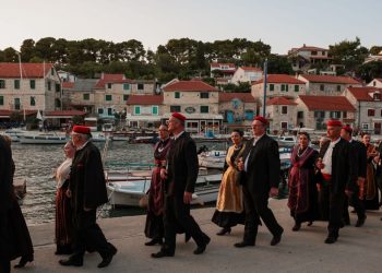 FOTO Rasplesana Šolta