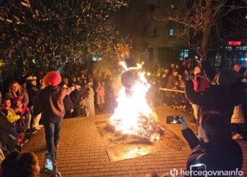 FOTO/VIDEO Na mostarskom karnevalu u Centru 2 spaljen “Duo Cento Zemljarušić”