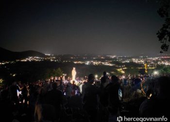 FOTO/VIDEO U Međugorju deseci tisuća ljudi devet dana moli za mir u svijetu, danas je stigla i Hodnja mira
