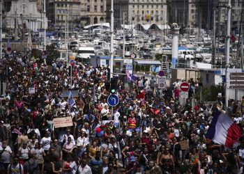 Francuski ministar policije: zemlji prijete građanski nemiri