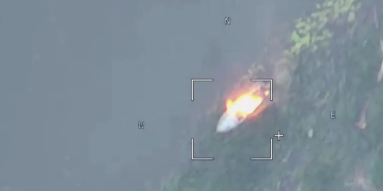 GLEDAJTE Ruski dron uništio ukrajinski vojni čamac — RT Rusija i bivši Sovjetski Savez