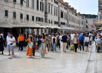 Gradovi na obali uveli gigantske kazne: Ovakva ponašanja koštat će vas 1320 eura