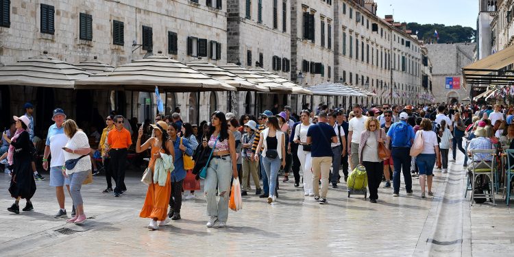 Gradovi na obali uveli gigantske kazne: Ovakva ponašanja koštat će vas 1320 eura