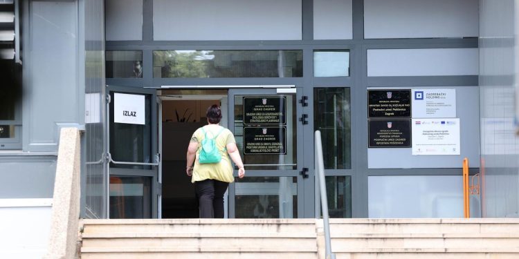 Hakeri napali internetske stranice hrvatskih institucija: Ministarstvo financija, Poreznu upravu, HNB…