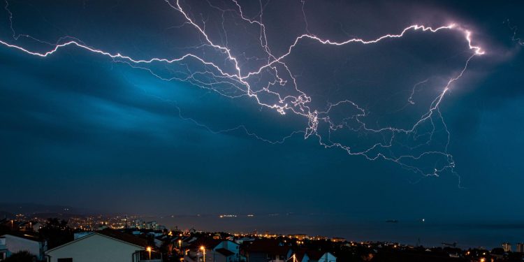 Hoće li nas mimoići: DHMZ izdao crveni alarm za jednu hrvatsku regiju. Očekuje se opasno grmljavinsko nevrijeme!