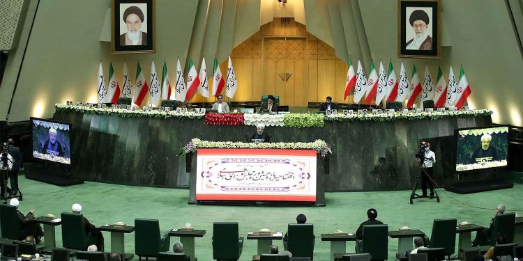 Izbori u Iranu: Tijesna utrka između reformista i tvrdolinijaša