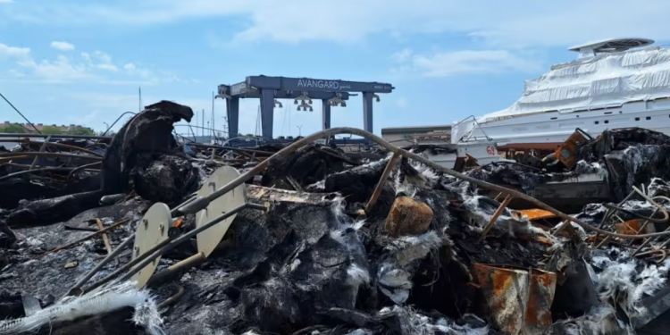 Izgorjele brodice iz Medulina prebačene na pulski Molo Carbone