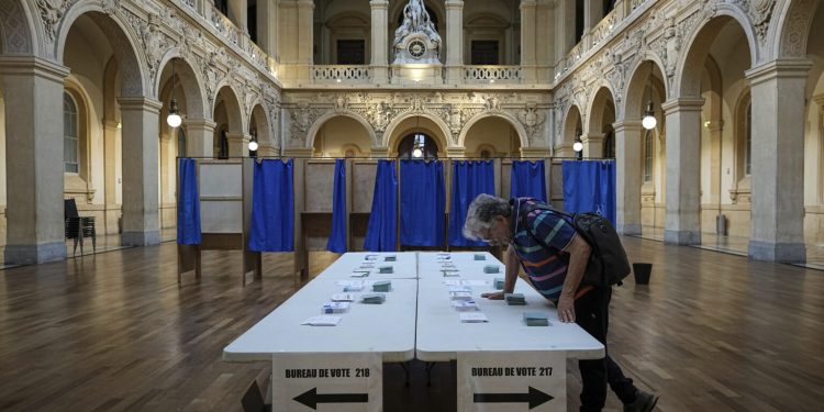 Kako funkcioniraju izbori u Francuskoj: Neizvjesnost i što slijedi