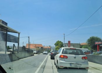 Kaos na staroj kliškoj cesti: “Spuštam se prema Solinu već dva i pol sata, na plus 40 u autu bez klime, ovo je strašno”