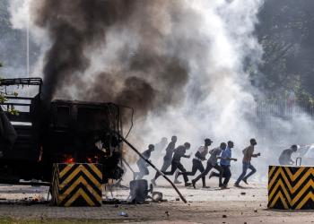 Kenijska policija suočava se s prosvjednicima nakon što je predsjednik povukao prijedlog zakona o povećanju poreza