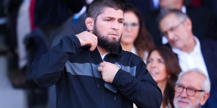 Khabibovu teretanu pretražili ruski policajci (VIDEO) — RT Rusija i bivši Sovjetski Savez