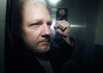 Kraj dugogodišnjeg iživljavanja: Julian Assange pušten iz britanskog zatvora
