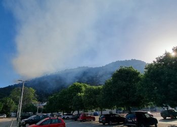 LOKALIZIRAN POŽAR NA HVARU “Vatrogasne snage ostaju na saniranju požarišta”