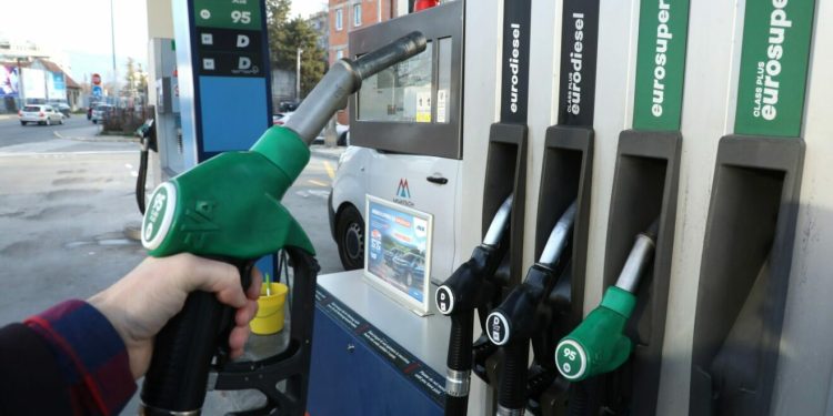 Loše vijesti za vozače, opet poskupljuje gorivo: Ovo su nove cijene