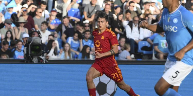 Manchester United o Dybali, Roma oprez