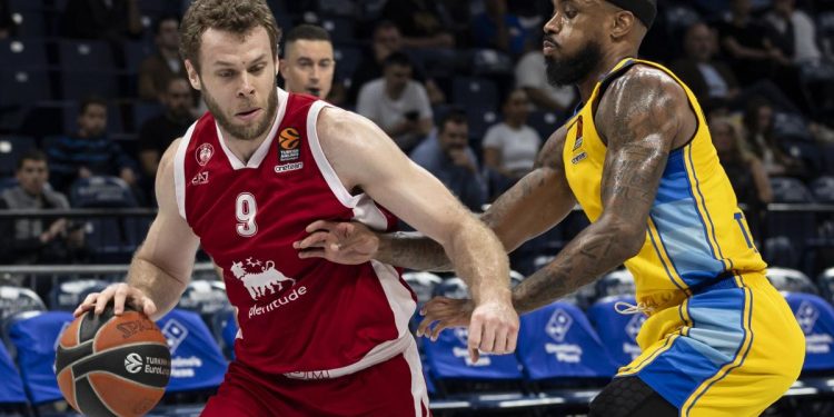 Melli u Fenerbahçeu, bijenale.  I Milan uzima Nebo