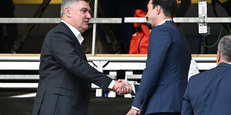 Milanović bodri Vatrene s tribina: Pozdravio se s ikonom nogometa, Sanja oduševila kombinacijom