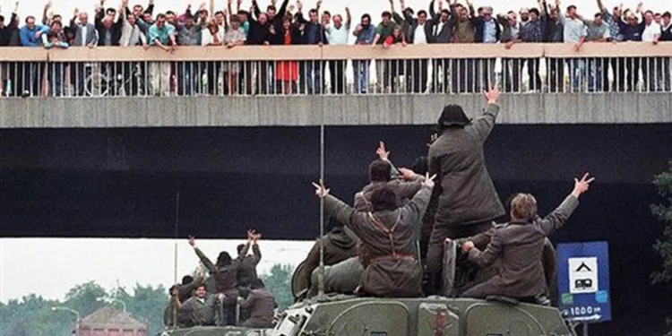 NA DANAŠNJI DAN Tisuće Beograđana oduševljeno pozdravilo tenkove koji su išli na VUKOVAR