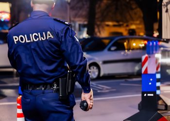 NAPUHAO 2.5 PROMILA Vrijeđao i omalovažavao policijske službenike