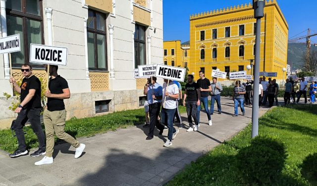 NEZADOVOLJNI GRAĐANI “Sramotan je nonšalantan pristup gradonačelnika i predsjednika Gradskog vijeća Grada Mostara”