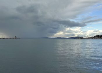 Na sjevernom Jadranu i dalje bura, na južnom jugo, posvuda mogući neverini