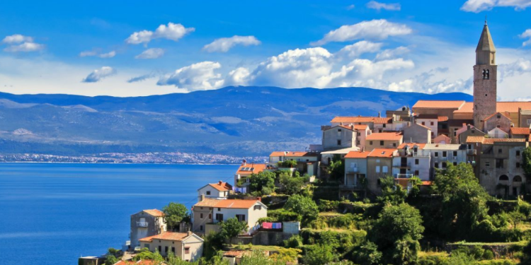 Navala na Jadran – evo tko kupuje najviše nekretnina na našoj obali!