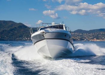 Nizozemac i Njemica kažnjeni zbog divljanja gliserima uz obalu zadarskog akvatorija