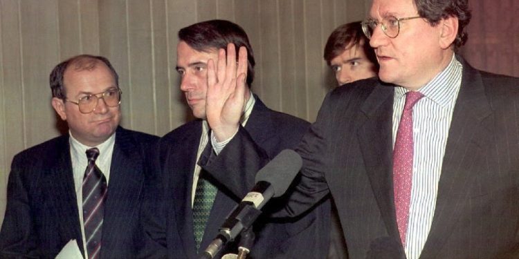 O ČEMU SU GALBRAITH I HOLBROOKE RAZGVOVARALI U TUĐMANOVOM WC-u: Zašto je zaustavljena HV ispred Banja Luke, i zašto su kasnije obojica to požalila