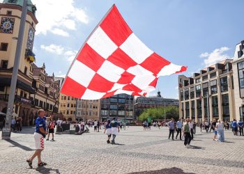 OD 21:00 | POGLEDAJTE Ima nas duplo više od Talijana! Ovo je vatrena ‘ludnica’ u središtu Leipziga | NACIONAL.HR