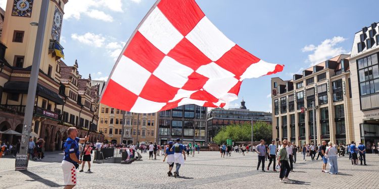 OD 21:00 | POGLEDAJTE Ima nas duplo više od Talijana! Ovo je vatrena ‘ludnica’ u središtu Leipziga | NACIONAL.HR
