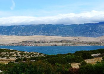OLUJNA BURA POD VELEBITOM Osvježenje na sjevernom Jadranu, a na dalmatinskim otocima i dalje vruće