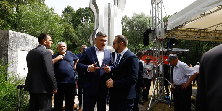 Obilježen Dan antifašističke borbe: Tomašević i Milanović snimljeni u ozbiljnom razgovoru