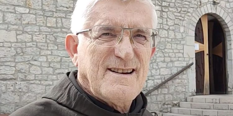 Ovo je svećenik zadužen za otkrivanje 10 tajni svijetu: ‘Bliži se početak’