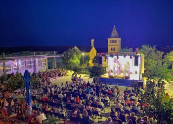 POVLJANA U PISMI Održan 21. susret klapa na otoku Pagu