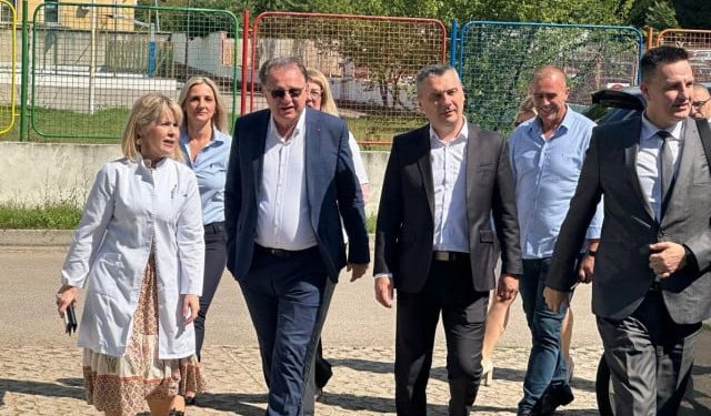 PREDSTAVNICI VLADE U POSJETI Za sanaciju mostarske bolnice osigurano 400.000 maraka