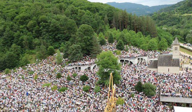 PROSLAVA SVETOG IVE U Podmilačju se okupio najveći poslijeratni broj hodočasnika