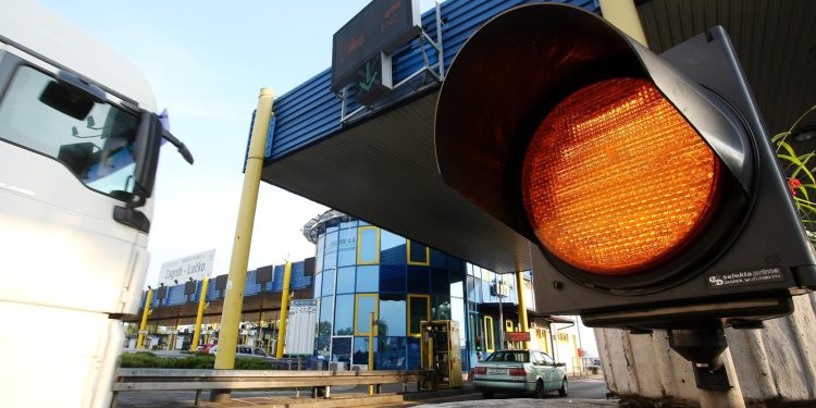 PRIPREMITE EURE U ponedjeljak poskupljuju autoceste | NACIONAL.HR