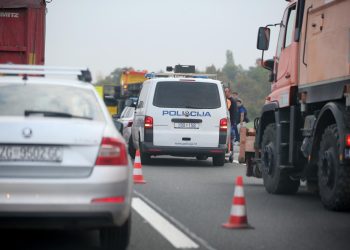 HAK Prometna nesreća na A1, vozi se jednim trakom. Bura na sjevernom Jadranu zaustavila vozila | NACIONAL.HR