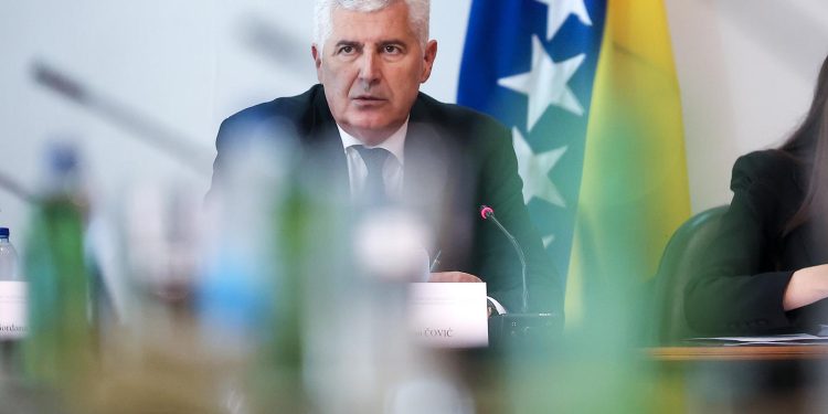 IZBJEGAO ČOVIĆA Američki veleposlanik u BiH s liderima hrvatskih stranak | NACIONAL.HR