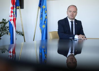 GREŠKE U IMOVINSKOJ KARTICI DP-ov ministar Ivan Šipić napisao da je član HDZ-a | NACIONAL.HR