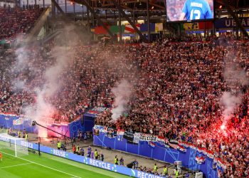 NOVA UEFA-INA ‘ČESTITKA’ Vatreni ispali, HNS-u i treća, sada rekordna kazna zbog navijačkih incidenata | NACIONAL.HR