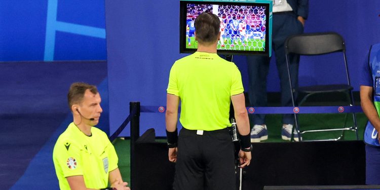 NIJE ZBOG NADOKNADE Otkriveno zašto je UEFA potjerala Makkelieja s Eura | NACIONAL.HR