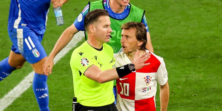 NOGOMET JE OKRUTAN Modrić: Ne znam gdje je sudac našao tih osam minuta | NACIONAL.HR