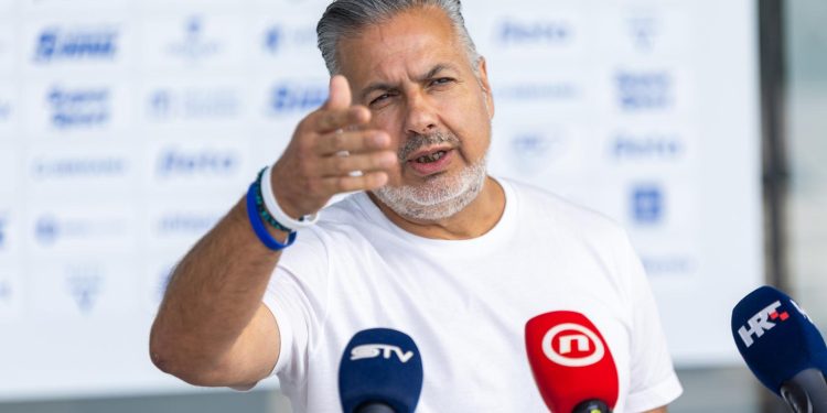 ZVIJEZDA OTPISANA Boto o problematičnom igraču Osijeka: ‘Ne želim nikoga tko ne želi ostati s nama’ | NACIONAL.HR