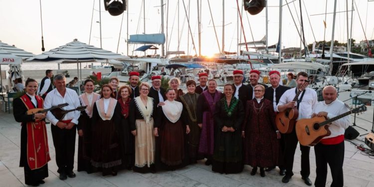 Pogledajte kako je bilo na Rasplesanoj Šolti