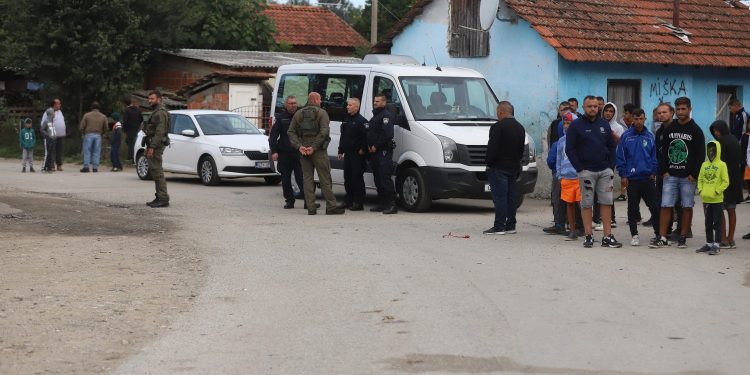 Policajcu u romskom naselju nanijeli teške ozlijede glave: Obavljali posao, a rulja galamila