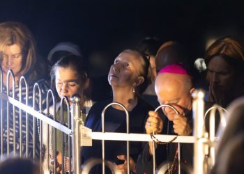 Povijesne scene iz Međugorja obilaze svijet: Biskup na koljenima za vrijeme ukazanja