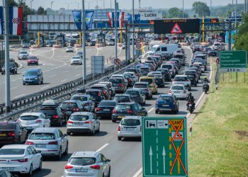 Pozivaju se vozači na oprez, na autocesti uočen medvjed: Evo gdje se našao